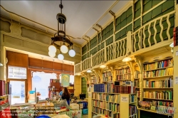 Viennaslide-07320193 Innenraum der ehemaligen Musikalienhandlung Bárd und Mór, Kossuth Lajos utca 4, Béla Lajta 1902 (heute Antiquariat) // Interior of the former Bárd and Mór Music Store at Kossuth Lajos utca 4, Béla Lajta 1902 (today bookshop)