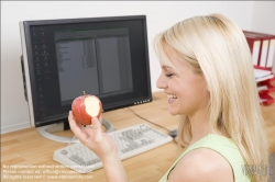 Viennaslide-72000343 Gesunde Ernährung am Arbeitsplatz - Eating Healthy at the Workplace