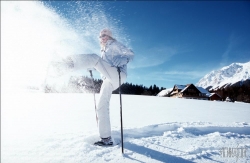 Viennaslide-93115171 Junge Frau, Winterspaß in den Österreichischen Alpen - Young Woman, Winter Fun in the Austrian Alps