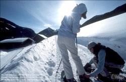 Viennaslide-93115183 Junge Frau, Winterspaß in den Österreichischen Alpen - Young Woman, Winter Fun in the Austrian Alps