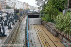 Viennaslide-00319136 Wien, Flutsperre der U-Bahn U4 bei der Brückengasse am Wienfluss // Vienna, Flood Protection of Subway Line U4