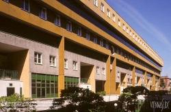 Viennaslide-00450102 Wien, Wohnhausanlage Weiglgasse 6-10, Wilhelm Holzbauer 1976-1980, Foto Mitte der 1980er Jahre