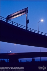 Viennaslide-00821101 Autoverkehr, Autobahn bei Nacht - Traffic, Highway at Night