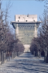 Viennaslide-01108804 Wien, Flakturm (Leitturm) Augarten, historische Aufnahme um 1985 // Vienna, Flak Tower around 1985