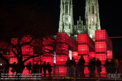 Viennaslide-01118904 Wien, Kunstinstallation und Weihnachtsmarkt Kubik vor der Votivkirche