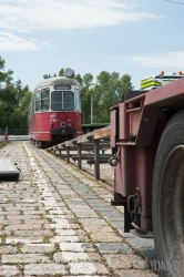 Viennaslide-03700250 Wien, Straßenbahn, Hauptwerkstätte, Verladung des ausgemusterten Straßenbahnwagens 4790 für den Transport nach Polen - Vienna, Tramway, Main Workshop, Transport of a Tramcar