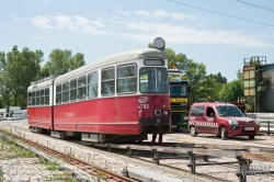 Viennaslide-03700254 Wien, Straßenbahn, Hauptwerkstätte, Verladung des ausgemusterten Straßenbahnwagens 4790 für den Transport nach Polen - Vienna, Tramway, Main Workshop, Transport of a Tramcar