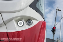 Viennaslide-03999014 Navya SAS mit Sitz in Villeurbanne (bei Lyon) ist ein 2014 gegründeter französischer Hersteller von autonomen Fahrzeugen. Der im Oktober 2015 eingeführte Navya Arma ist ein autonomes Elektrofahrzeug für den Personennahverkehr. Als „intelligenter“ fahrerloser Shuttlebus kann das Fahrzeug bis zu 15 Personen mit bis zu 45 km/h befördern.