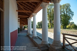 Viennaslide-04222248 Das Museum Carnuntinum in Bad Deutsch-Altenburg in Niederösterreich ist Teil und als sogenanntes Schatzhaus auch das Kernstück der ehemaligen Römerstadt Carnuntum. Es hat Geschichte und das Alltagsleben des antiken Legionslagers und der antiken Zivilstadt von Carnuntum zum Thema und präsentiert in seiner Ausstellung hauptsächlich Fundstücke aus den Grabungen auf diesen Plätzen. Mit über 2 Millionen Fundstücken im Depot ist es das größte Römermuseum in Österreich.