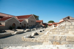 Viennaslide-04222253 Das Museum Carnuntinum in Bad Deutsch-Altenburg in Niederösterreich ist Teil und als sogenanntes Schatzhaus auch das Kernstück der ehemaligen Römerstadt Carnuntum. Es hat Geschichte und das Alltagsleben des antiken Legionslagers und der antiken Zivilstadt von Carnuntum zum Thema und präsentiert in seiner Ausstellung hauptsächlich Fundstücke aus den Grabungen auf diesen Plätzen. Mit über 2 Millionen Fundstücken im Depot ist es das größte Römermuseum in Österreich.