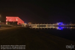 Viennaslide-04411104 Linz, Lentos Museum (links), Donau, Ars Electronica Center (rechts)