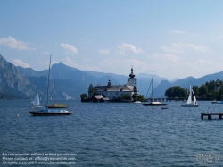 Viennaslide-04434233 Das Schloss Ort (bis ins frühe 20. Jahrhundert auch Orth geschrieben) ist ein Komplex aus zwei Schlössern am Traunsee in Gmunden (Oberösterreich). Es besteht aus dem bekannteren Seeschloss auf einer Insel im Traunsee und dem über der Brücke angebundenen Landschloss. Das Seeschloss zählt zu den ältesten Gebäuden des Salzkammergutes. Es diente als Außenkulisse für die Fernsehserie Schlosshotel Orth.