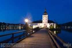 Viennaslide-04434238 Das Schloss Ort (bis ins frühe 20. Jahrhundert auch Orth geschrieben) ist ein Komplex aus zwei Schlössern am Traunsee in Gmunden (Oberösterreich). Es besteht aus dem bekannteren Seeschloss auf einer Insel im Traunsee und dem über der Brücke angebundenen Landschloss. Das Seeschloss zählt zu den ältesten Gebäuden des Salzkammergutes. Es diente als Außenkulisse für die Fernsehserie Schlosshotel Orth.