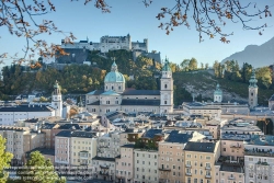 Viennaslide-04510819f Salzburg, Stadtpanorama vom Kapuzinerberg, vorne der Salzburger Dom, im Hintergrund die Festung Hohensalzburg - Salzburg, Panoramic View with Hohensalzburg Castle in the Background