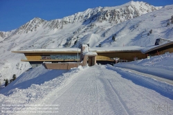 Viennaslide-04640103 Der neue Top Mountain Crosspoint an der Mautstation der Timmelsjoch Hochalpenstrasse auf ca. 2.200m beherbergt nicht nur die neue 10er Kabinenbahn Kirchenkar, die neue Mautstelle sowie ein erstklassiges Restaurant, sondern auch das neue Top Mountain Motorcycle Museum.