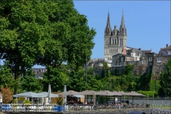 Viennaslide-05222006 Angers, Stadtpanorama am Fluss Maine, Kathedrale // Angers, Panorama over River Maine, Cathedral