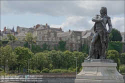 Viennaslide-05222009 Angers, Stadtpanorama am Fluss Maine, Statue von Nicolas-Joseph Beaurepaire // Angers, Panorama over River Maine, Nicolas-Joseph Beaurepaire Statue