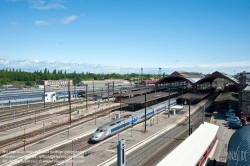 Viennaslide-05241314 Der Bau des heutigen Bahnhofs geht auf die Bautätigkeit des Deutschen Kaiserreiches zurück. Der Bahnhof wurde auf dem Gelände der Straßburger Vauban-Befestigungen errichtet. Die Bauarbeiten begannen 1878 nach Entwurf des Berliner Architekten Johann Eduard Jacobsthal. Der Bahnhof wurde bereits am 15. August 1883 eingeweiht und ersetzte den alten Straßburger Kopfbahnhof. Endgültig abgeschlossen wurden die Bauarbeiten allerdings erst 1898.