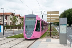 Viennaslide-05252845 Reims, moderne Straßenbahn, Design in Anlehnung an ein Champagnerglas - Reims, modern Tramway, Champagne Glass Design