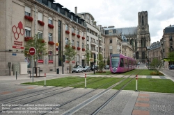 Viennaslide-05252873 Reims, moderne Straßenbahn, Design in Anlehnung an ein Champagnerglas - Reims, modern Tramway, Champagne Glass Design