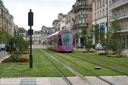 Viennaslide-05252874 Reims, moderne Straßenbahn, Design in Anlehnung an ein Champagnerglas - Reims, modern Tramway, Champagne Glass Design