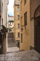 Viennaslide-05270108f Das 1. Arrondissement liegt am Hang des Croix-Rousse und auf der nördlichen Seite der Halbinsel, die durch den Zusammenfluss von Saône und Rhône gebildet wird. Die vielen Lokale machen es zum Ausgehviertel der Stadt.