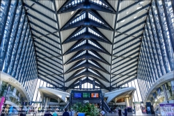 Viennaslide-05273976 Lyon, Flughafen Saint-Exupery, Flughafenbahnhof Satolas von Architekt Santiago Calatrava, Rhone Alpes, Frankreich // Lyon, Airport Lyon Saint-Exupery, Airport TGV Station Satolas by Architect Santiago Calatrava, Rhone Alpes, Frankreich