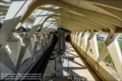 Viennaslide-05273979 Lyon, Flughafen Saint-Exupery, Flughafenbahnhof Satolas von Architekt Santiago Calatrava, Rhone Alpes, Frankreich // Lyon, Airport Lyon Saint-Exupery, Airport TGV Station Satolas by Architect Santiago Calatrava, Rhone Alpes, Frankreich