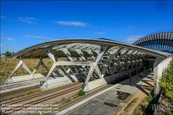 Viennaslide-05273996 Lyon, Flughafen Saint-Exupery, Flughafenbahnhof Satolas von Architekt Santiago Calatrava, Rhone Alpes, Frankreich // Lyon, Airport Lyon Saint-Exupery, Airport TGV Station Satolas by Architect Santiago Calatrava, Rhone Alpes, Frankreich