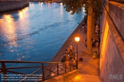 Viennaslide-05307066 Paris, Picknick an der Seine, Quai de Bourbon - Paris, Picknick at the Banks of the River Seine, Quai de Bourbon