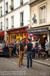 Viennaslide-05323037 Butte aux Cailles ist der Name eines Hügels (franz. butte) in Paris. Er liegt im 13. Arrondissement. Dieses unweit der Place d'Italie gelegene frühere Arbeiterviertel steht in starkem Kontrast zu den dort entstandenen Hochhäusern. Hier ist das Bild geprägt von kleinen, malerischen, oft noch mit Kopfsteinpflaster versehenen Straßen, vorwiegend niedrigen Häusern und zahlreichen Restaurants und Cafés.