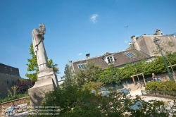 Viennaslide-05328139 Paris, Montmartre, Square Buisson, Statue von Saint Denis