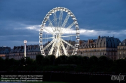 Viennaslide-05338007 Der Jardin des Tuileries ist ein im französischen Stil gehaltener ehemaliger Barock-Schlosspark beim Louvre in Paris. Die Parkanlage erstreckt sich vom Place de la Concorde im Westen bis zum Louvre im Osten und ist im Süden von dem rechten Ufer der Seine, im Norden von der Rue de Rivoli begrenzt