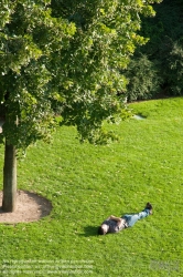 Viennaslide-05338815 Die Coulée verte René-Dumont ist ein 4,5 Kilometer langer Parkwanderweg, der zunächst entlang der Avenue Daumesnil im 12. Arrondissement von Paris führt. Er beginnt nahe dem Platz Place de la Bastille, der am U-Bahnhof Bastille von den Linien 1, 5 und 8 der Métro Paris erschlossen wird.