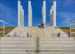 Viennaslide-05364435f Paris, Cergy-Pontoise, Axe Major von Dani Karavan, die zwölf Säulen // Paris, Cergy-Pontoise, Axe Major by Dani Karavan, the twelve columns