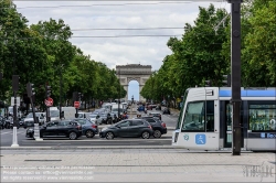 Viennaslide-05393688 Paris, Straßenbahnlinie T3b bei Porte Maillot vor einem Verkehrsstau // Paris, Tramway Line T3b at Porte Maillot and a Traffic Jam