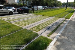 Viennaslide-05393715 Paris, Straßenbahnlinie T3b, Rasengleis, Übergang  // Paris, Tramway Line T3b, Lawn Track Crossing