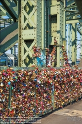 Viennaslide-06451810 Köln, Liebesschlösser auf der Hohenzollernbrücke über den Rhein - Cologne, Love Locks at the Hohenzollern Bridge