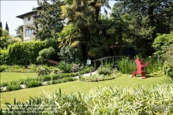 Viennaslide-06611105 Gardasee, Botanischer Garten Gardone Riviera von Andre Heller, Figur von Keith Haring // Lago di Garda, Botanic Garden in Gardone Riviera by Andre Heller, Figure by Keith Haring