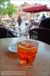 Viennaslide-06804165 Venedig, Campo Santa Margherita, Caffe Rosso, Aperol Sprizz // Venice, Campo Santa Margherita, Caffe Rosso, Aperol Sprizz