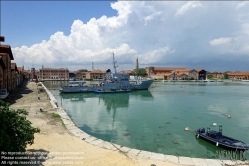 Viennaslide-06870134 Arsenal ist der Name der Schiffswerft, des Zeughauses und der Flottenbasis der ehemaligen Republik Venedig (abgeleitet vom arabischen darsiná-a: 'Arbeitsstätte').