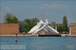 Viennaslide-06872009 Venedig, abgesagte Biennale 2020, Arsenale,  Lorenzo Quinn (2019) // Venice, cancelled Biennale 2020, Arsenale,  Lorenzo Quinn (2019)