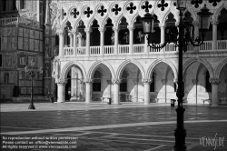 Viennaslide-06897945 Venedig, Markusplatz, Krise der Tourismusindustrie wegen der CoVid-19 Maßnahmen // Venice, Piazza San Marco, Tourism Crisis due to the CoVid-19 Measurements