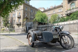 Viennaslide-07312154 Budapest, Andrassy Ut, Kodály körönd, Dekoration für historische Filmaufnahmen vor dem MÁV Wohnhaus // Budapest, Andrassy Ut, Kodály körönd, Historic Film Decoration in front of MÁV Retirement House