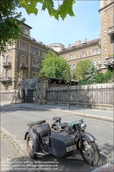 Viennaslide-07312155 Budapest, Andrassy Ut, Kodály körönd, Dekoration für historische Filmaufnahmen vor dem MÁV Wohnhaus // Budapest, Andrassy Ut, Kodály körönd, Historic Film Decoration in front of MÁV Retirement House