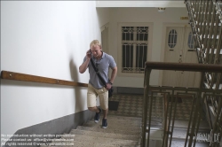 Viennaslide-62000023 Junger Mann telefoniert im Stiegenhaus - Young Man with Cell Phone at Staircase