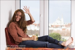 Viennaslide-78251110 Mädchen am Fenster - Girl At The Window