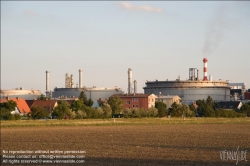 Viennaslide-80110126 Öltanks in der Raffinerie Schwechat - Oil Tanks